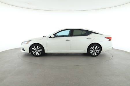 2019 Nissan Altima with 60.4k miles image 4